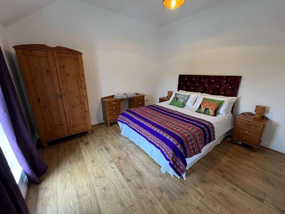 The Alpaca Farmhouse With Hot Tub And Alpaca Experience Included Dromara Exterior photo